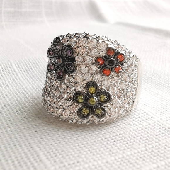 Nwt silver CZ pave ring 14k white gold overlay - Picture 3 of 4